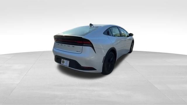 2026 Toyota Prius LE - Photo 8
