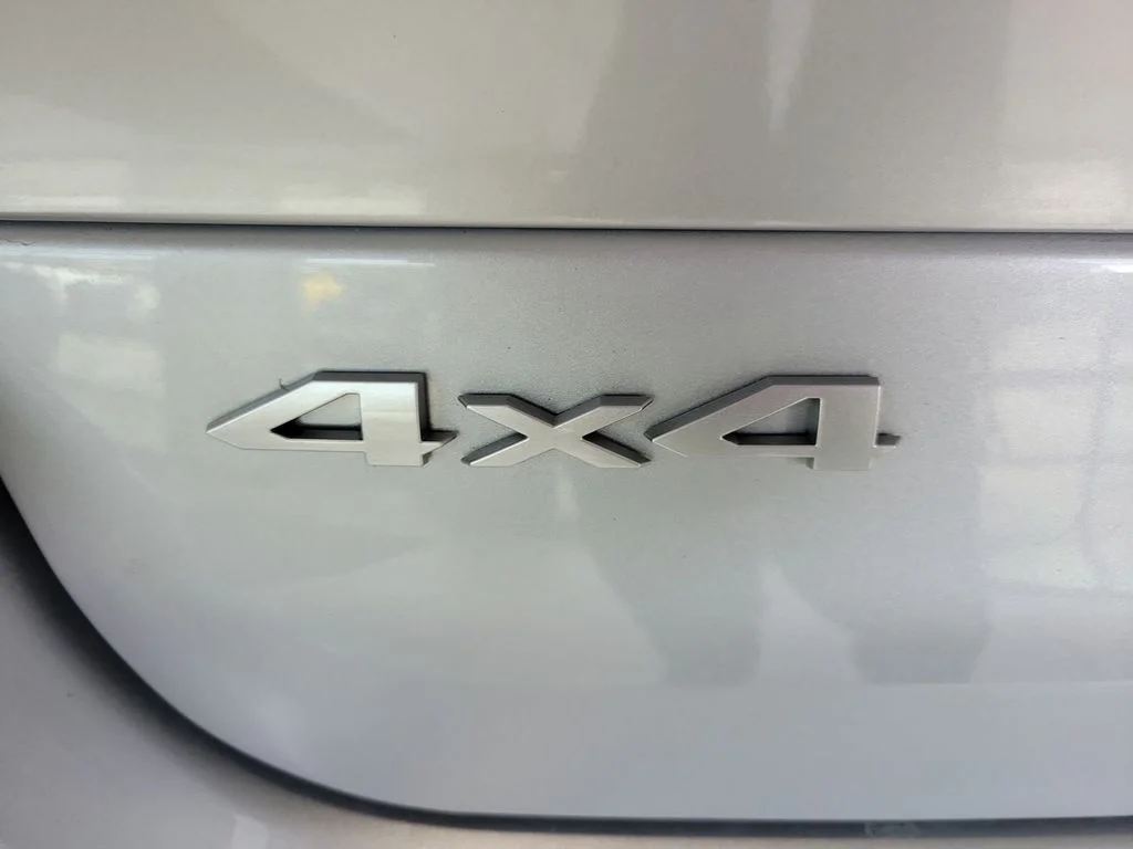 Used 2024 Silver Jeep Laredo image 12