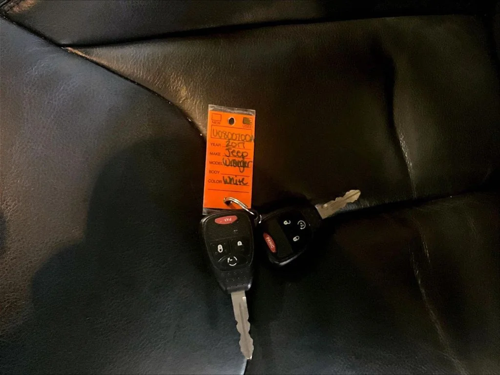 Used 2017 White Jeep Sahara image 29