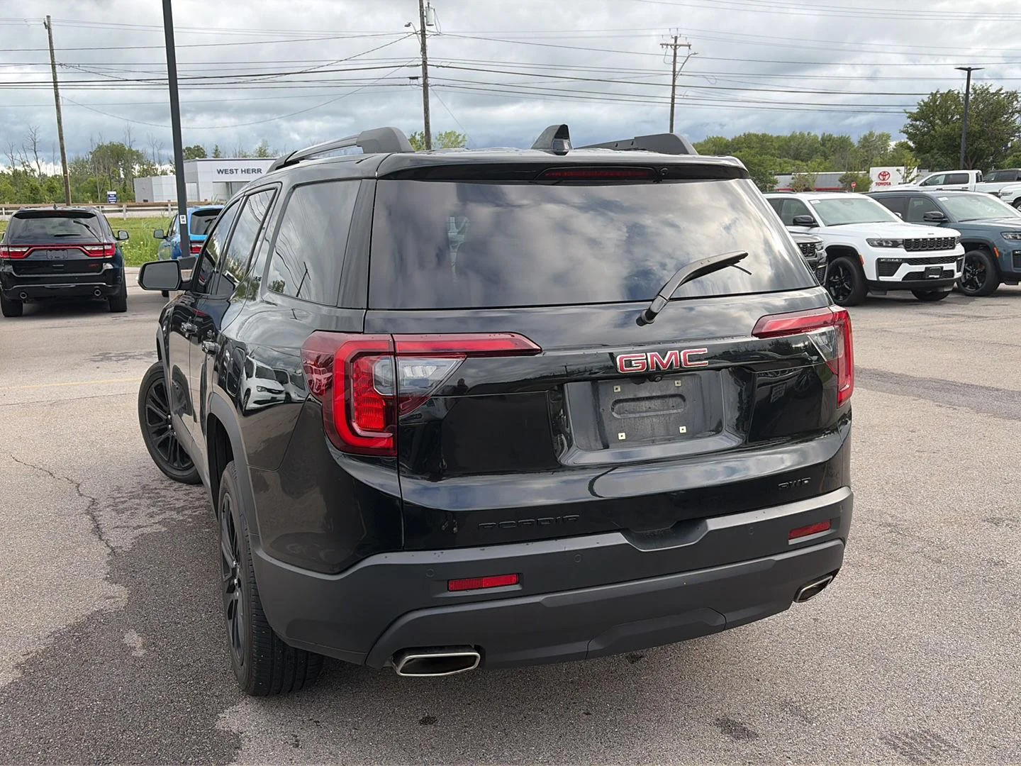 Used 2022 Ebony Twilight Metallic GMC SLE image 3