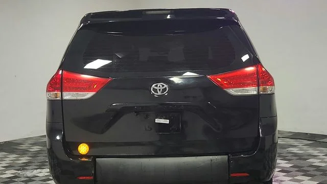 2014 Toyota Sienna L - Photo 7