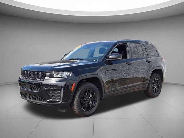 2026 Jeep Grand Cherokee Laredo Altitude