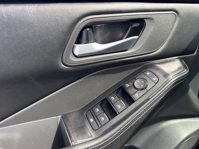 2025 Nissan Rogue SV - Photo 29