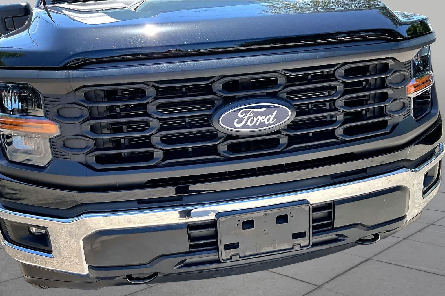 Used 2024 Agate Black Metallic Ford XL image 28