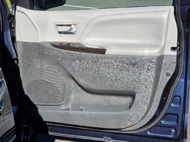 Used 2018 Beige Toyota XLE image 10