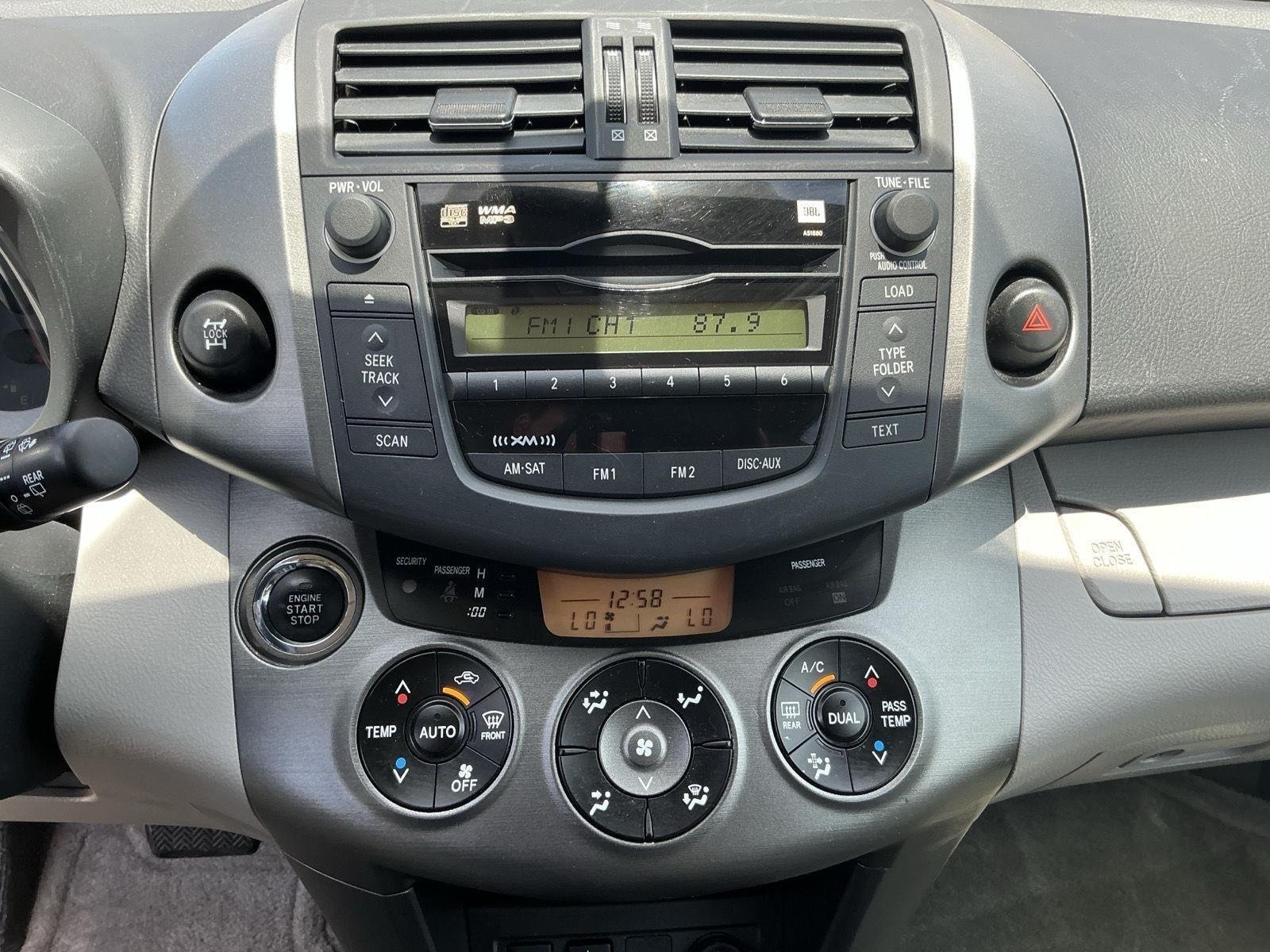 Used 2011 Classic Silver Metallic TOYOTA Limited image 17