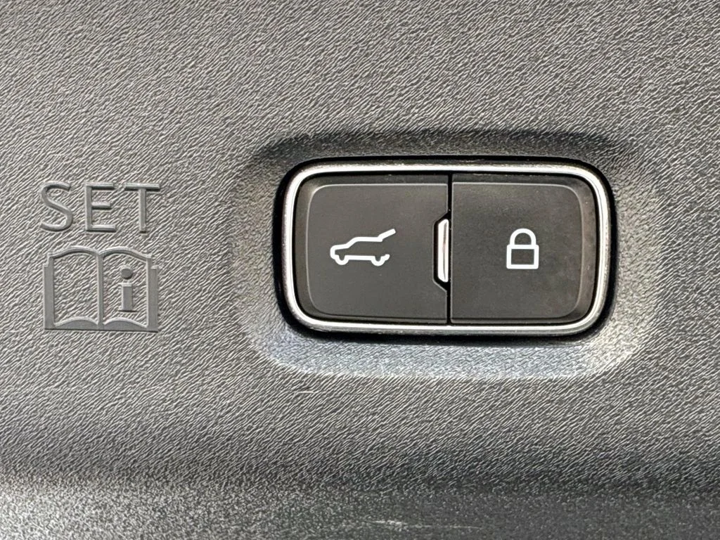 Used 2025 Oxford White Ford Active image 15