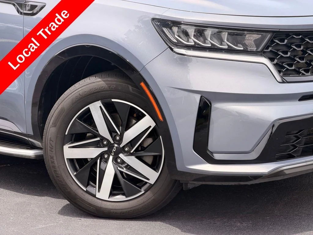 Used 2022 Silver Kia S image 5