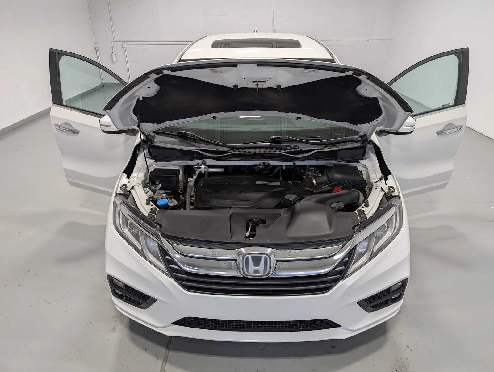 Used 2019 White Diamond Pearl Honda EX-L image 13