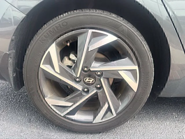 Used 2025 Gray Hyundai SEL Sport image 6