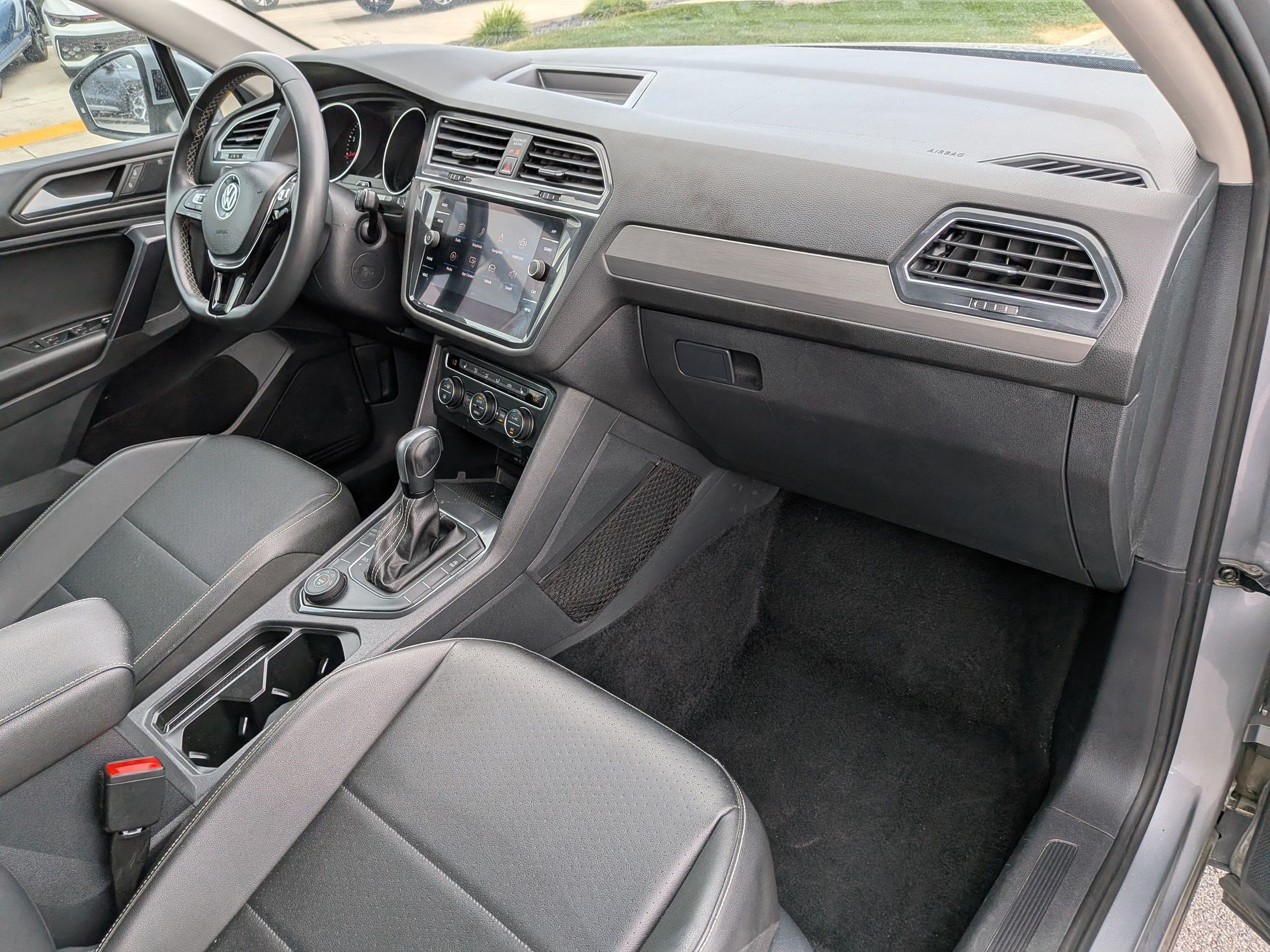 Used 2021 Pyrite Silver Metallic Volkswagen SE image 32