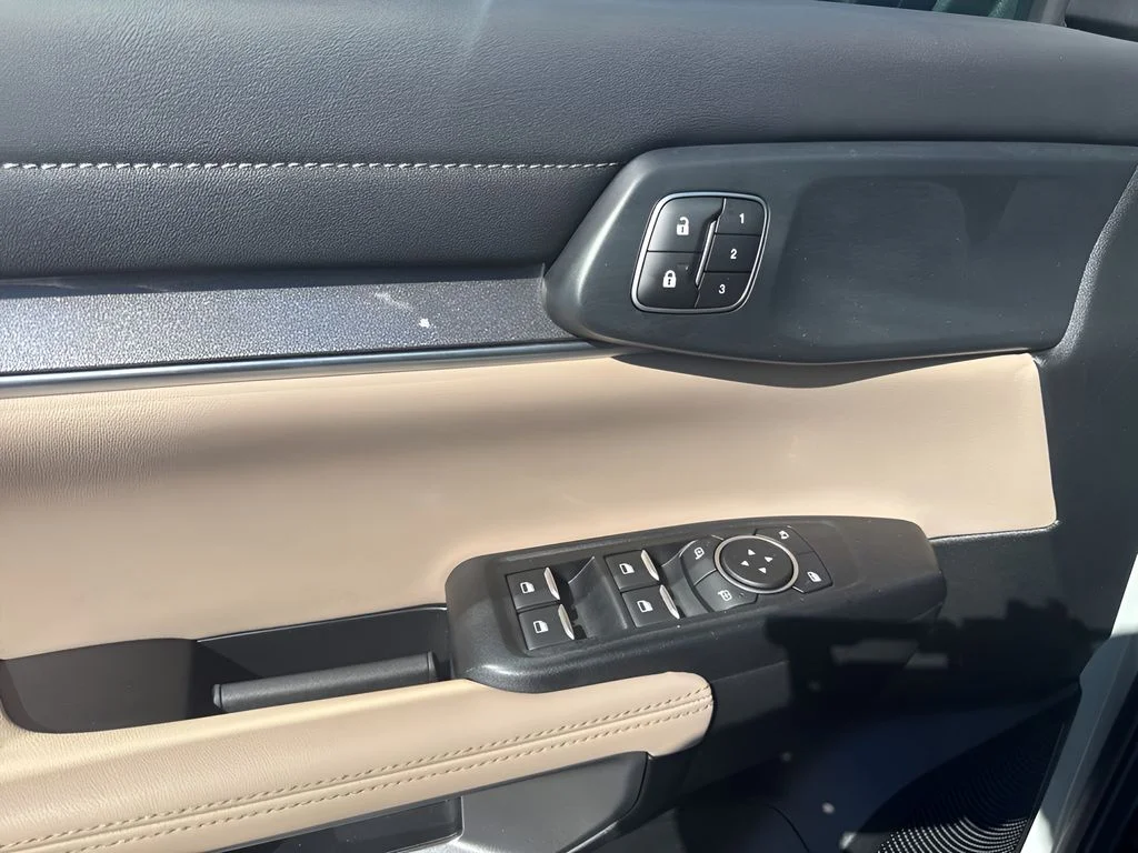 Used 2024 Green Ford Lariat image 27