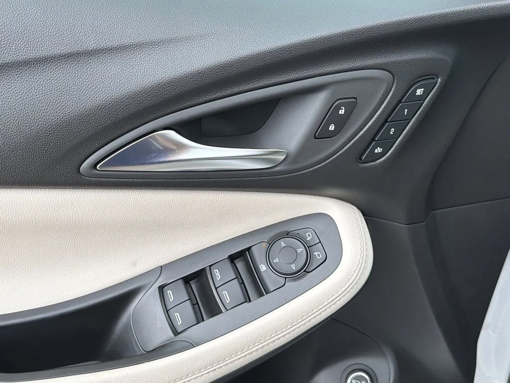 New 2026 White Frost Tricoat Buick Avenir image 18
