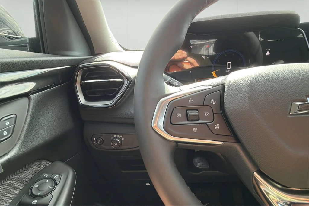 New 2026 Mosaic Black Metallic Chevrolet LT image 22