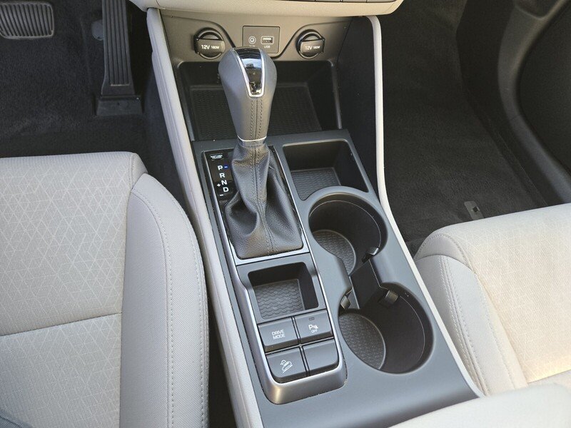 Used 2018 Molten Silver HYUNDAI VALUE FWD image 24