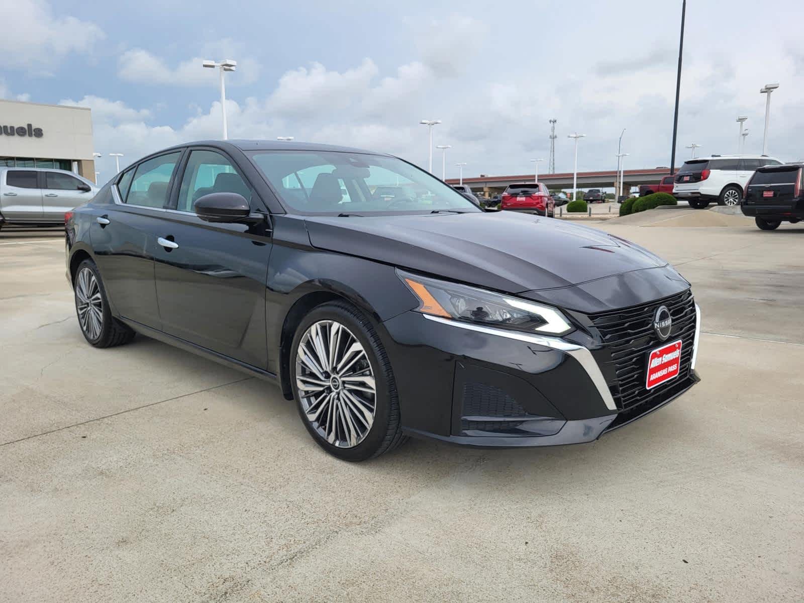 Used 2023 Super Black Nissan 2.5 SL image 7