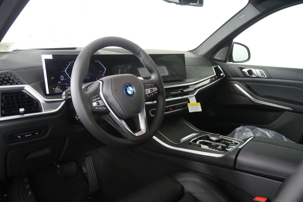 Used 2026 Dravit Grey Metallic BMW xDrive50e image 13