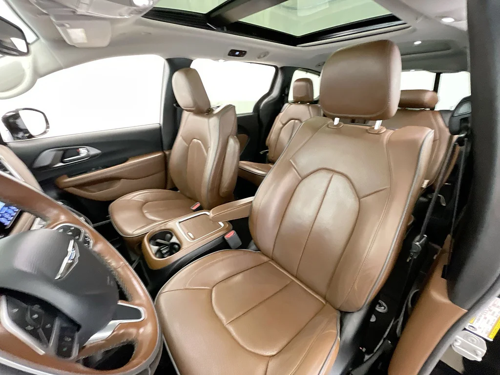 Used 2019 Brilliant Black Crystal Pearl Coat Chrysler Limited image 20