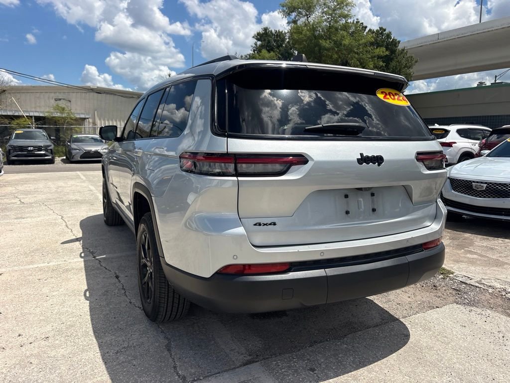 Used 2024 Silver Jeep Altitude image 5