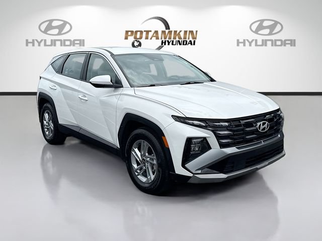 Used 2025 White Hyundai SE image 3