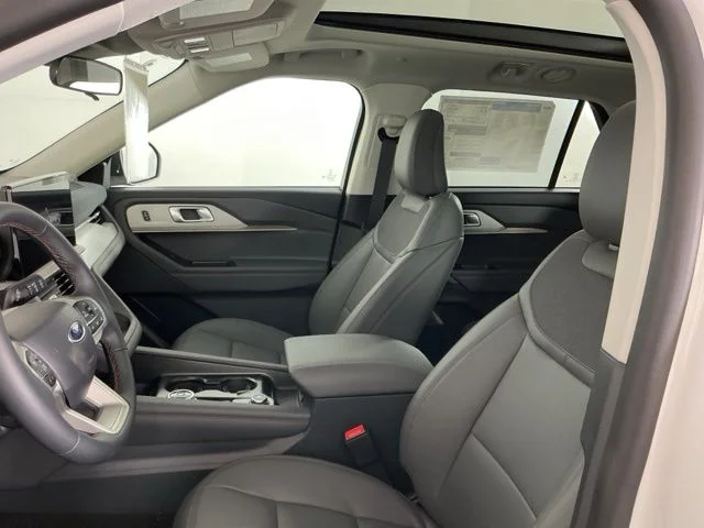 New 2026 Star White Metallic Tri-Coat Ford Active image 15