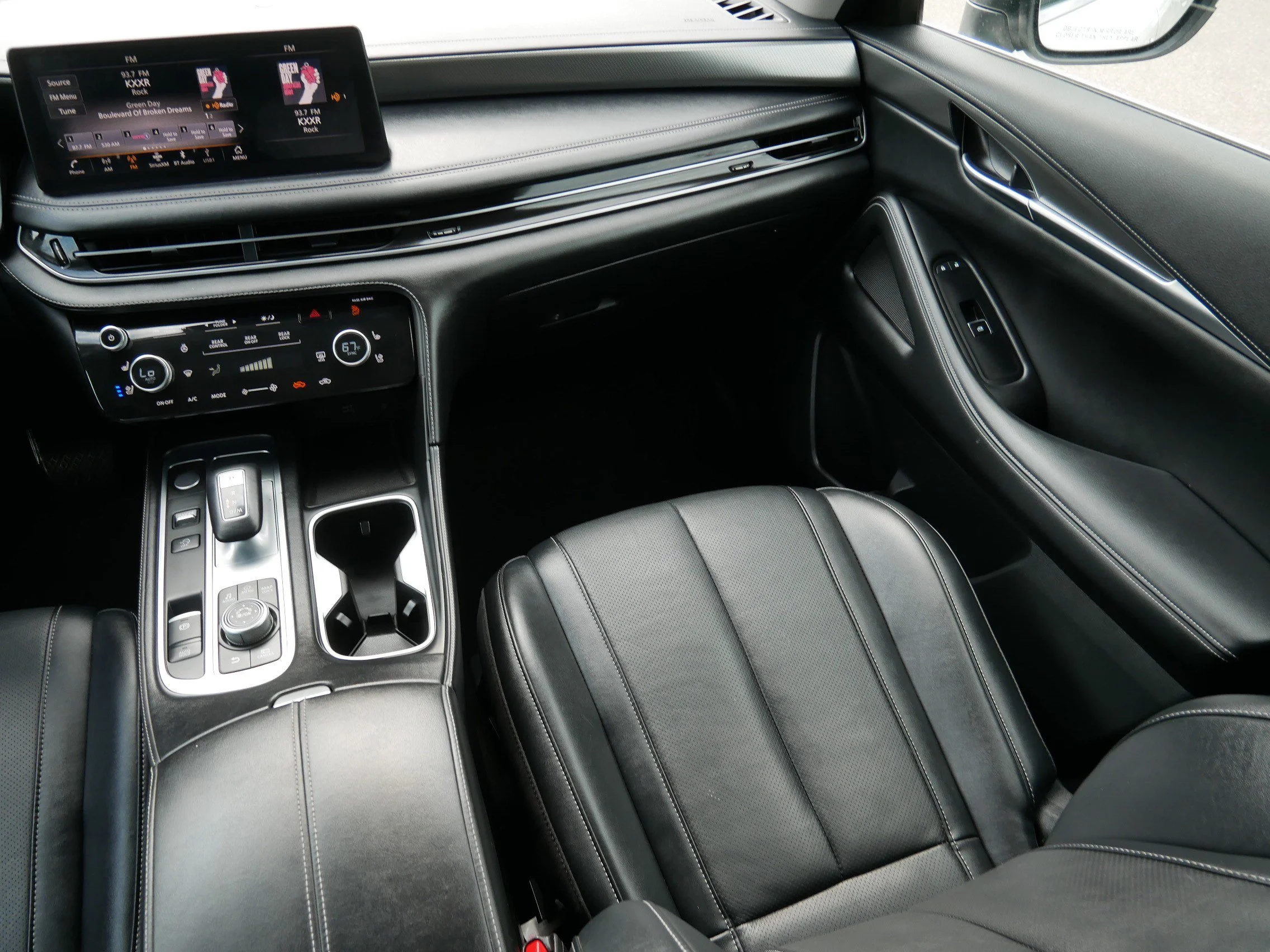 Used 2024 Majestic White INFINITI LUXE image 11