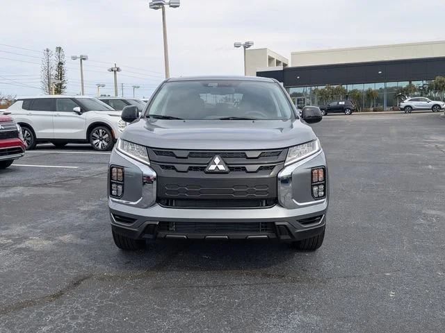 New 2027 Gray Mitsubishi 2.0 LE image 3