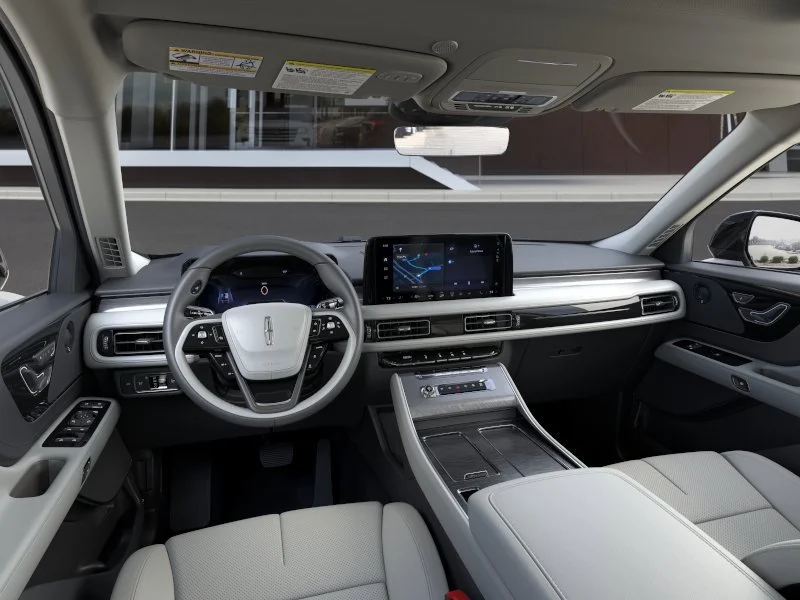 Used 2025 Pristine White Metallic Tri-Coat Lincoln Premiere image 9