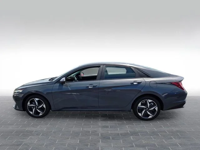 Used 2023 Gray Hyundai SEL image 4