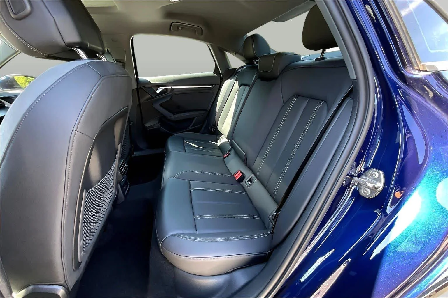 Used 2023 Navarra Blue Metallic Audi Premium image 39