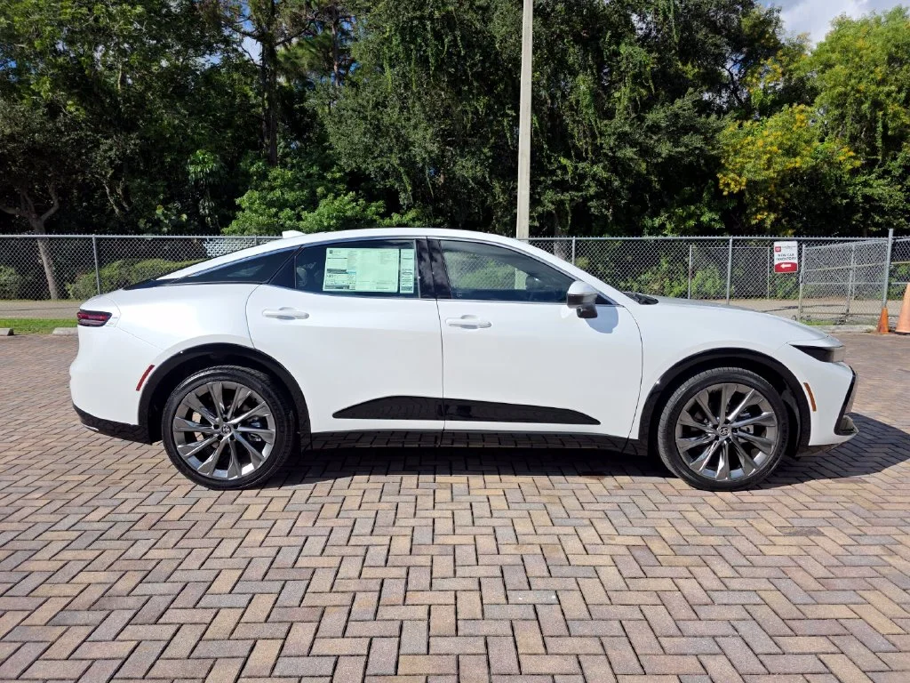 New 2027 Oxygen White <sup>1</sup> Toyota  Limited image 12