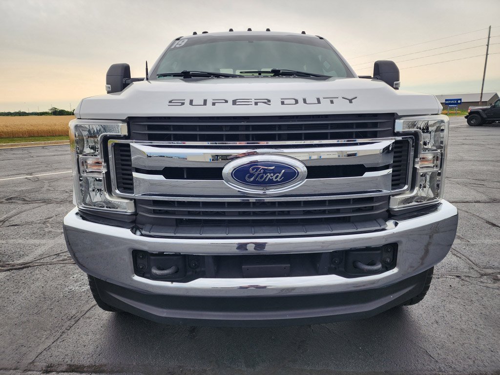 Used 2019 Oxford White Ford XL image 2