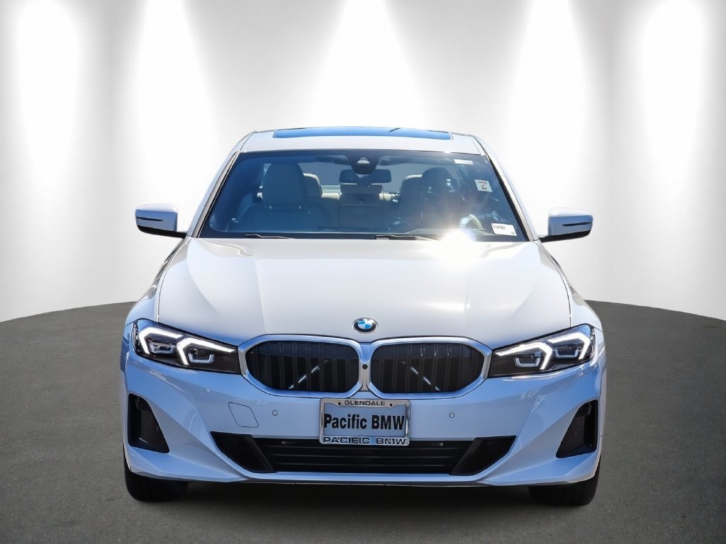 2026 BMW 3 Series photo 2