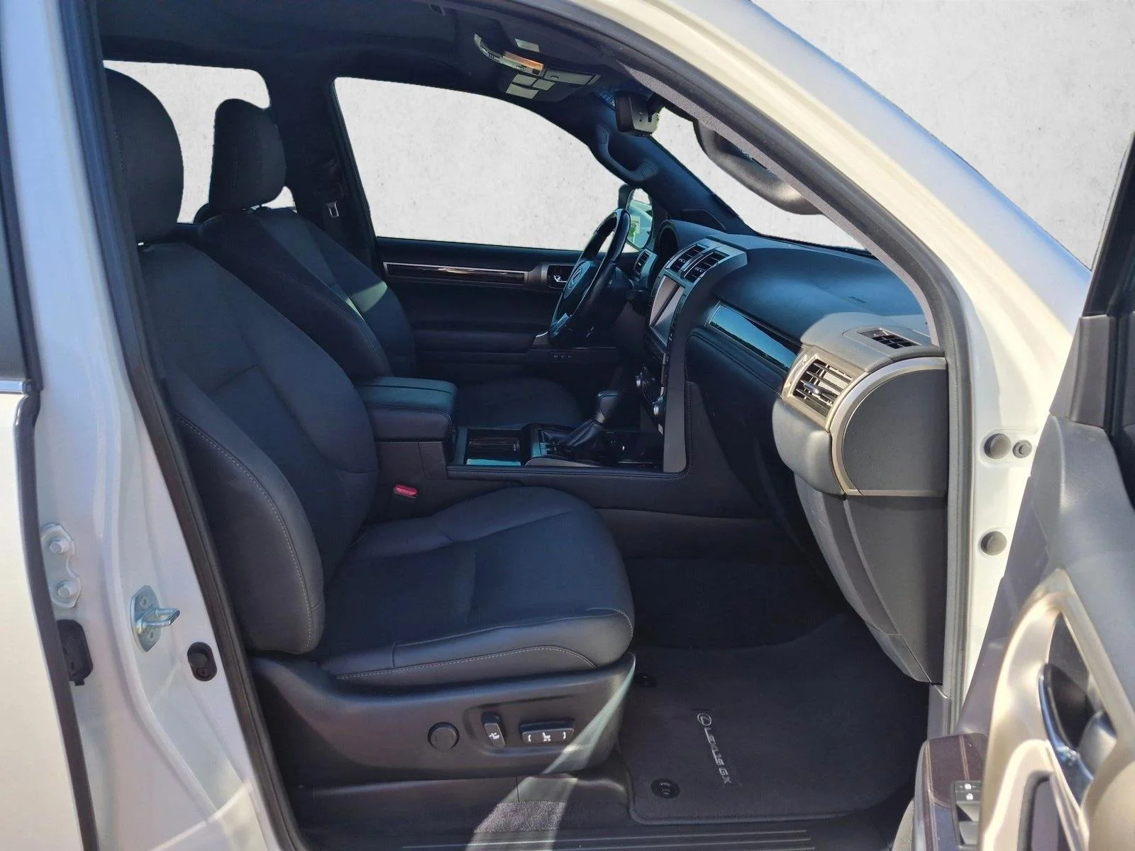 Used 2021 Starfire Pearl Lexus  image 21