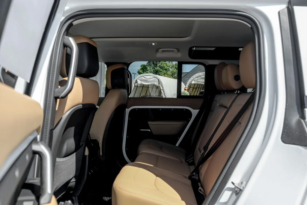 New 2026 Fuji White Land Rover X-Dynamic SE image 17