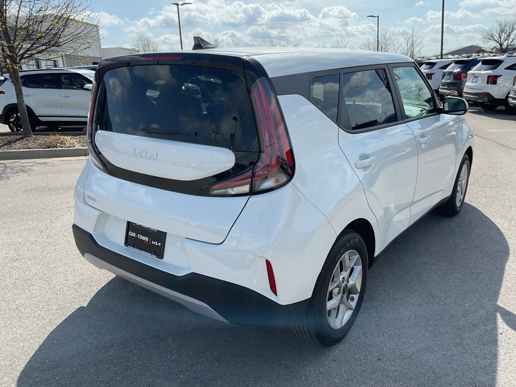 Used 2025 Whi Kia LX image 8