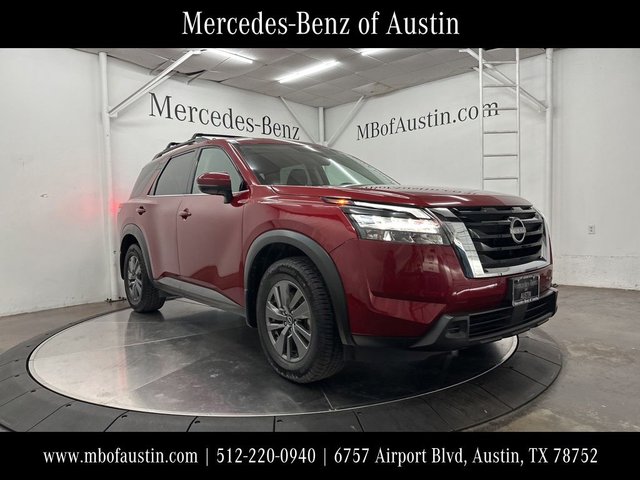 2024 Nissan Pathfinder SV