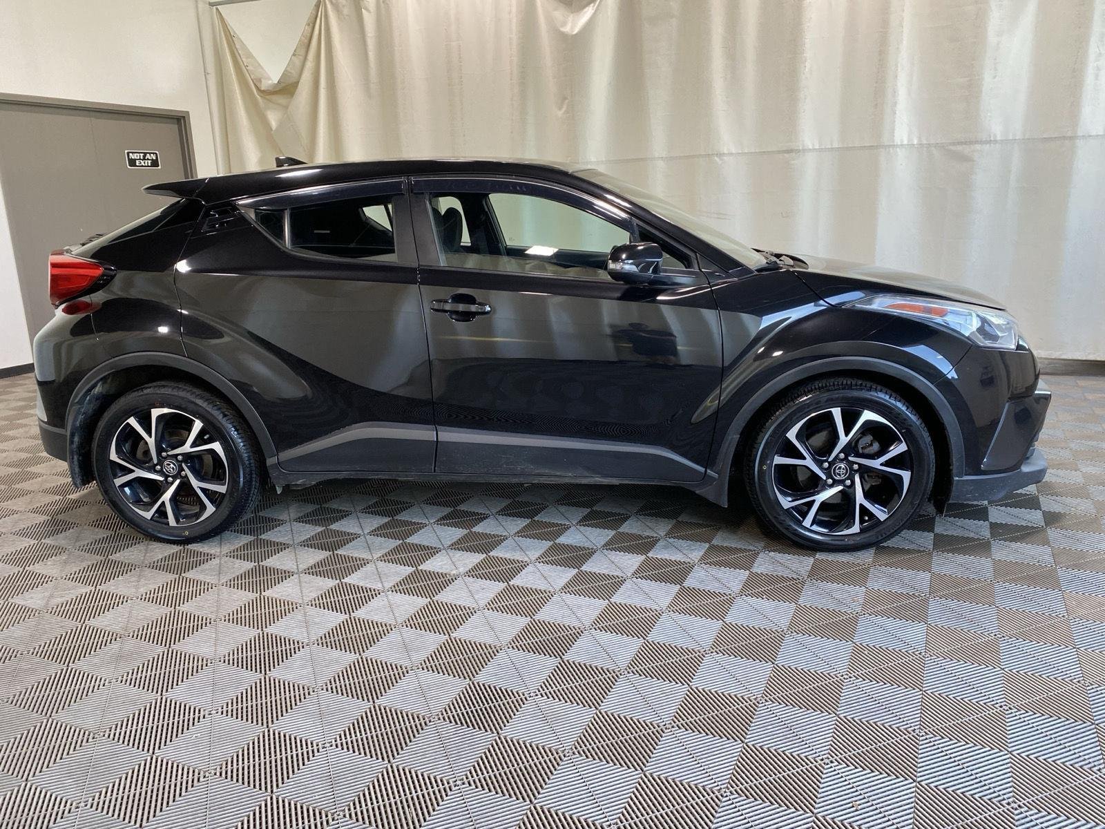 Used 2018 Black Sand Pearl Toyota XLE Premium image 15