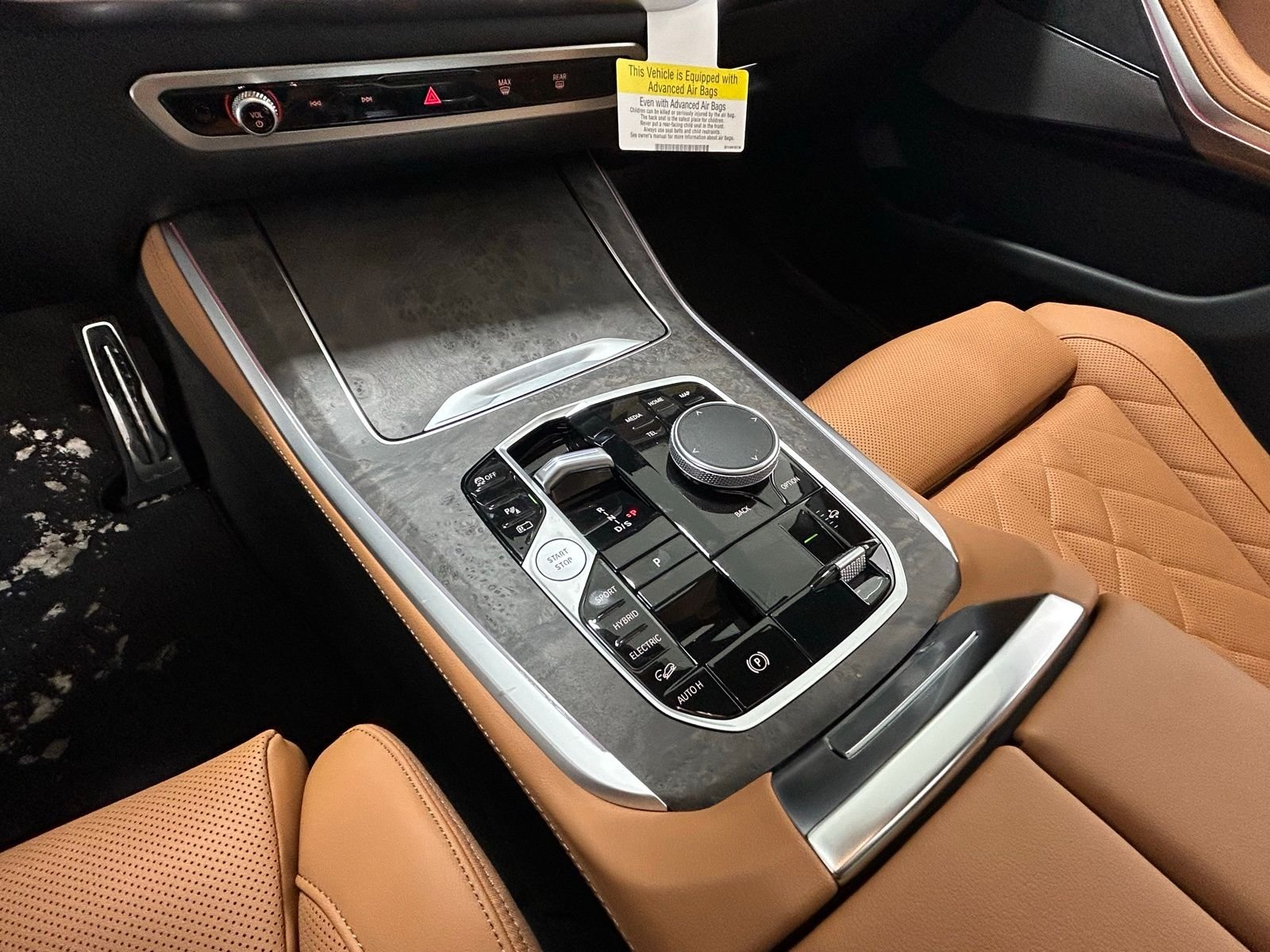 New 2026 Carbon Black Metallic BMW xDrive50e image 36