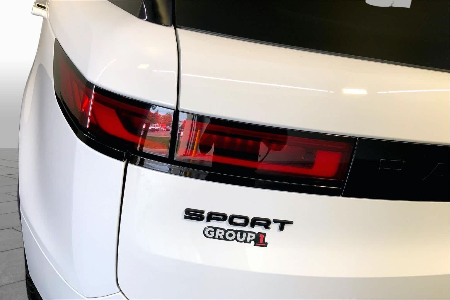 Used 2023 Fuji White Land Rover SE image 28