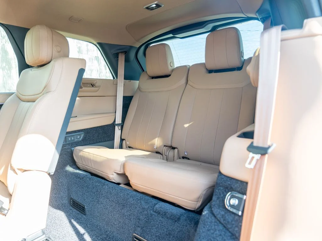 New 2026 Fuji White Land Rover SE image 23