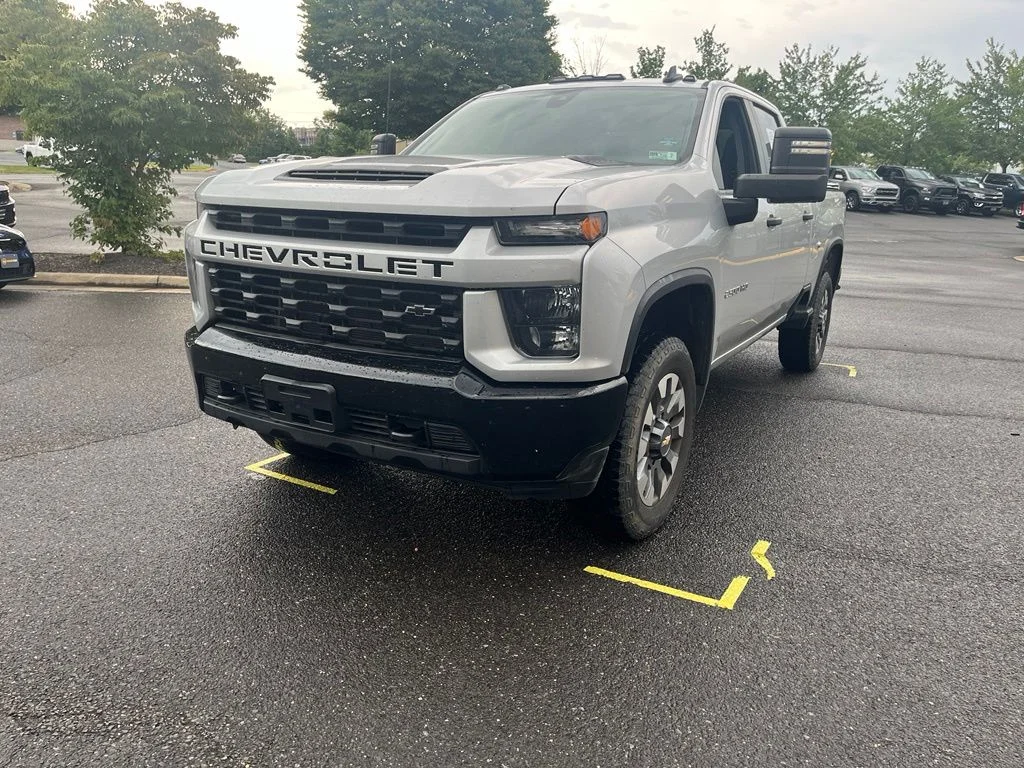 Used 2023 Silver Chevrolet Custom image 3