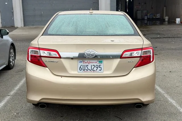 Used 2012  Toyota XLE image 6