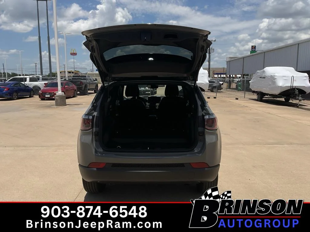 Used 2023 Grey Jeep Altitude image 11