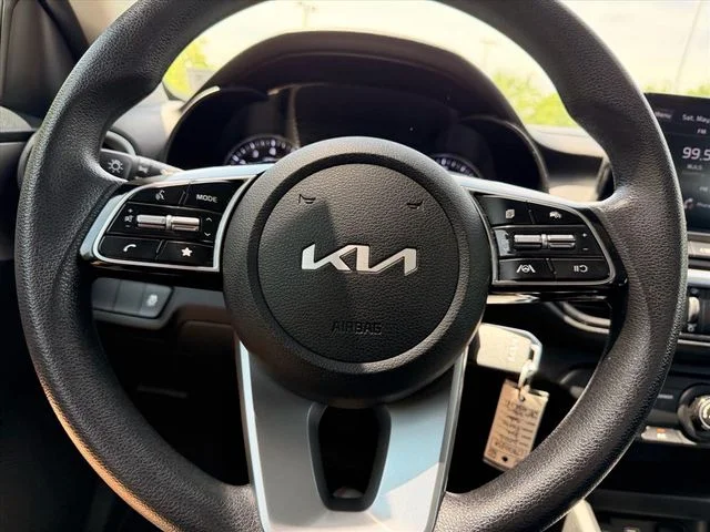 Used 2022 White Kia LXS image 20