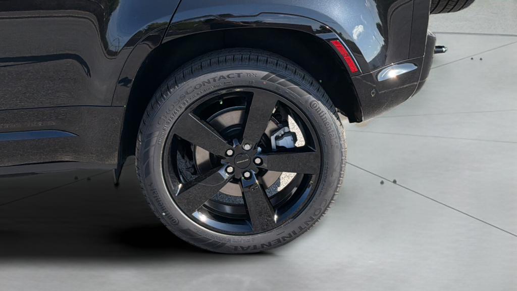 New 2026 Santorini Black Land Rover X-Dynamic SE image 16