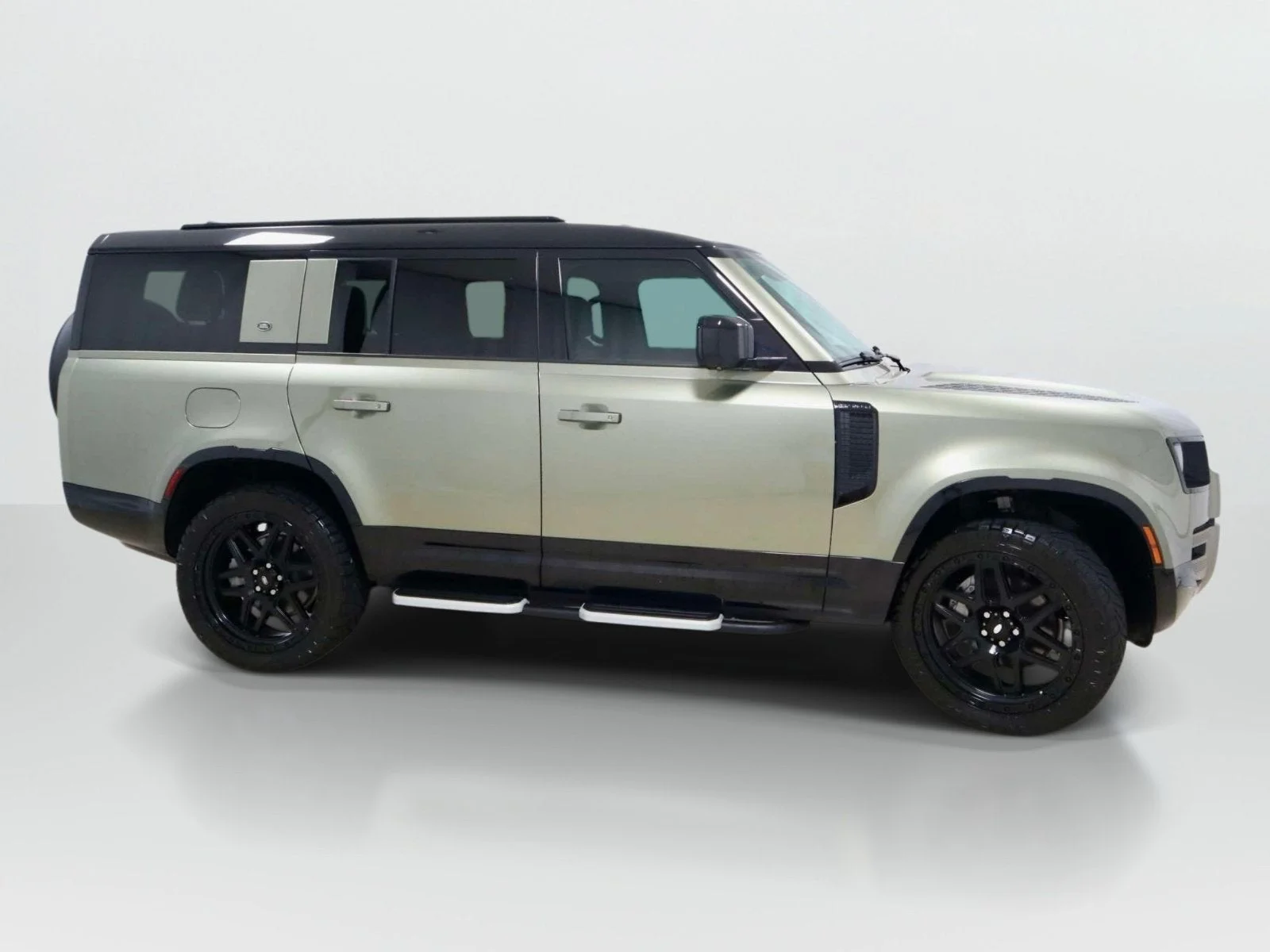 Used 2023 Pangea Green Metallic Land Rover X-Dynamic SE image 5