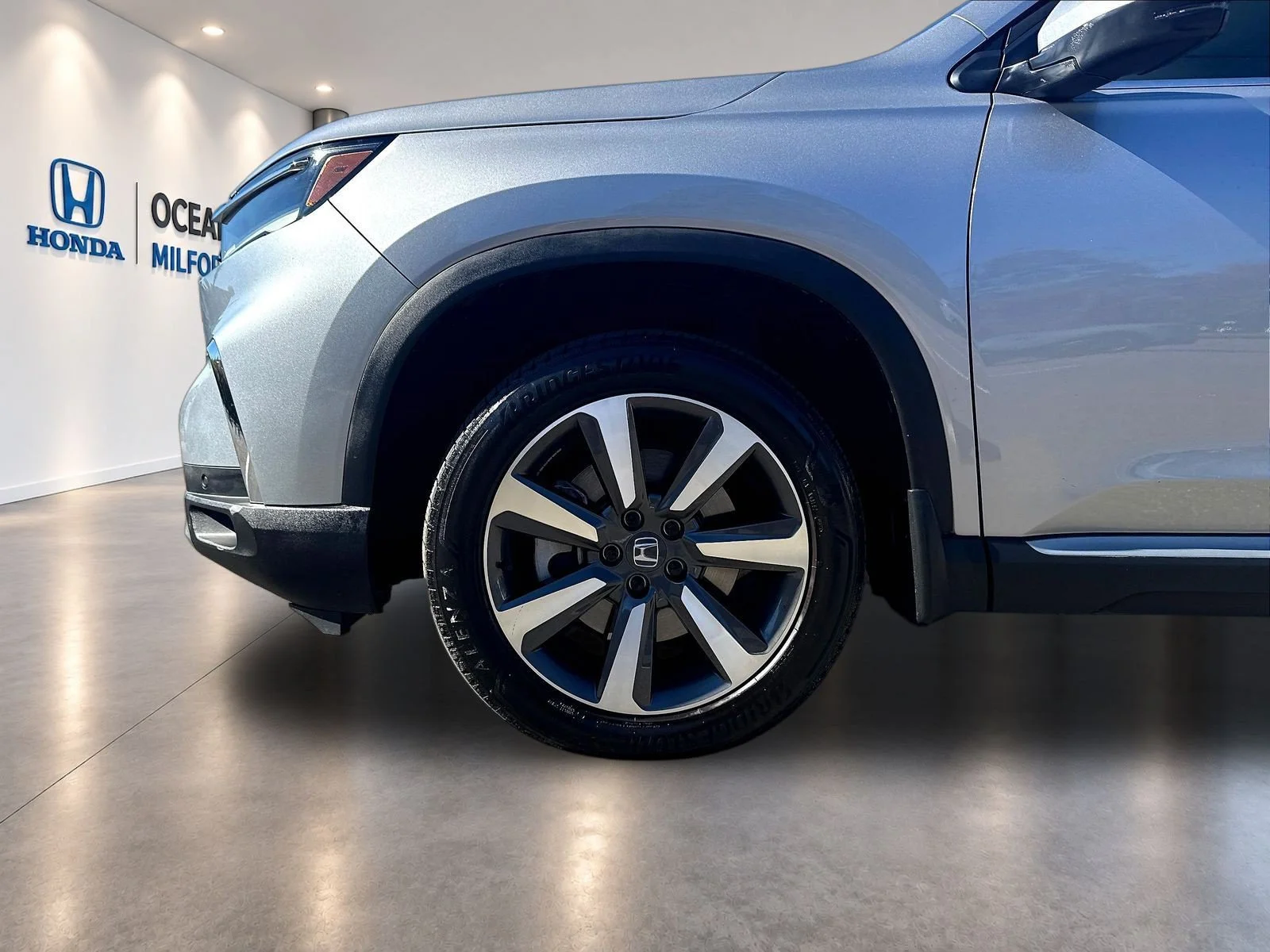 Used 2024 Lunar Silver Metallic Honda Touring image 37