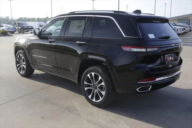 New 2022 Diamond Black Crystal Pearlcoat Jeep Overland 4xe image 5