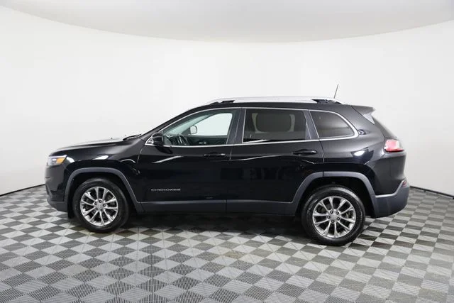 Used 2019 Black Jeep Latitude Plus image 39